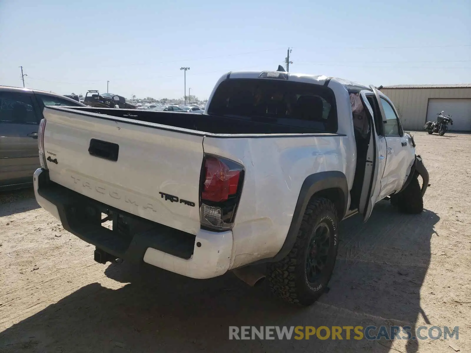 4 fotografías del automóvil dañado 5TFCZ5AN0KX174459 TOYOTA TACOMA 2019
