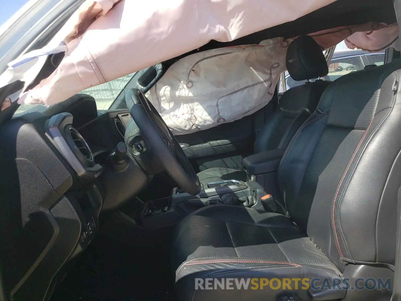 5 fotografías del automóvil dañado 5TFCZ5AN0KX174459 TOYOTA TACOMA 2019
