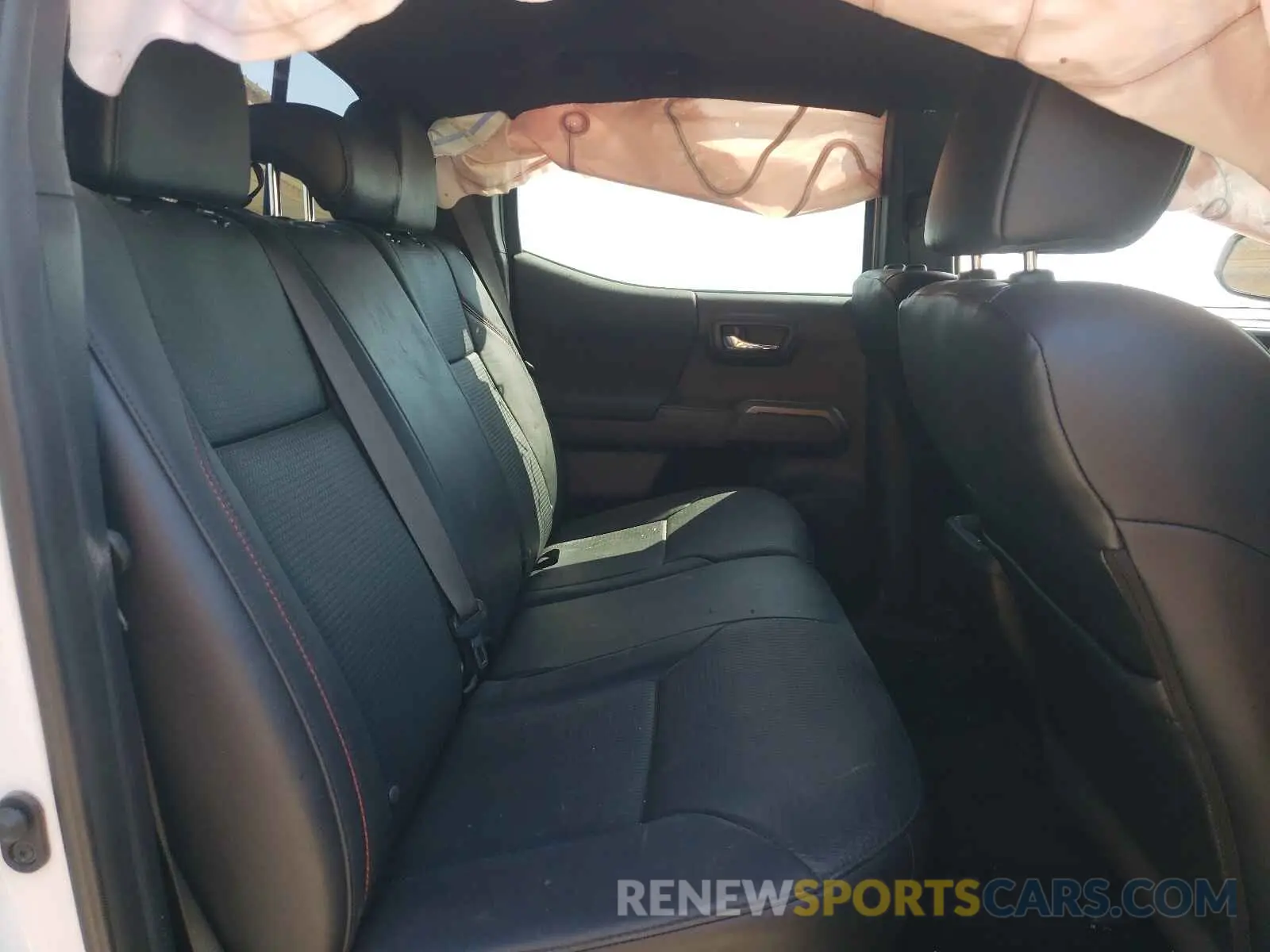 6 fotografías del automóvil dañado 5TFCZ5AN0KX174459 TOYOTA TACOMA 2019