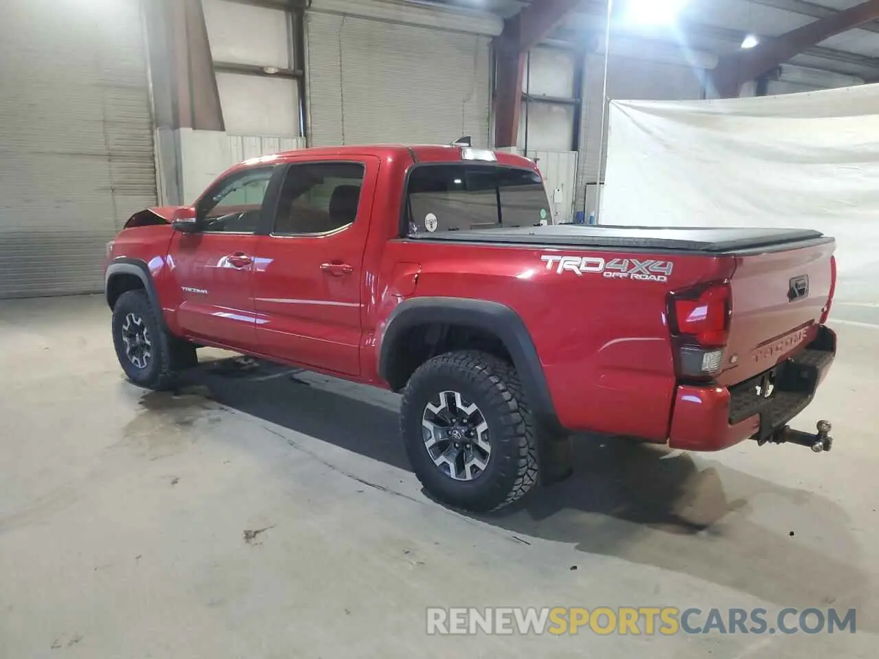 2 fotografías del automóvil dañado 5TFCZ5AN0KX199247 TOYOTA TACOMA 2019
