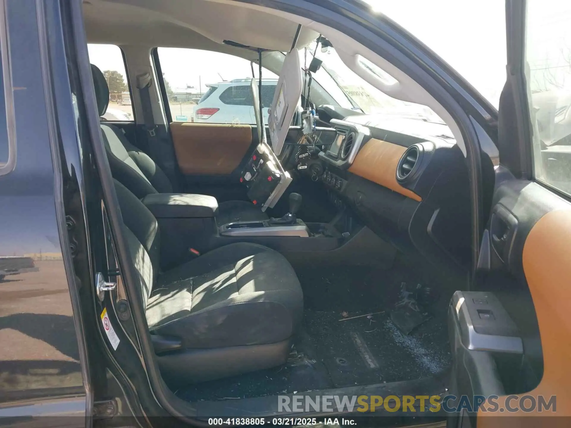 5 fotografías del automóvil dañado 5TFCZ5AN0KX201398 TOYOTA TACOMA 2019