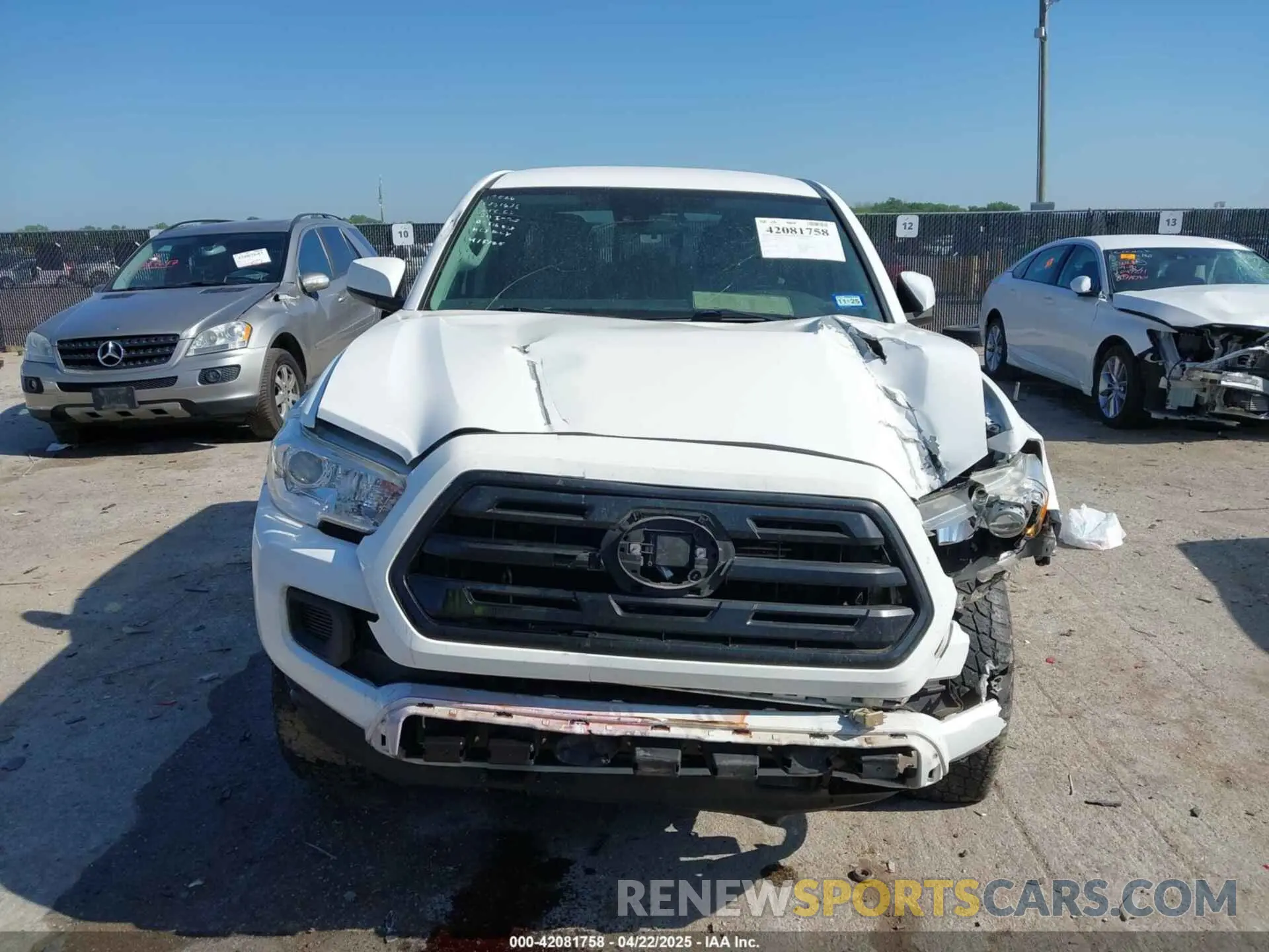 12 fotografías del automóvil dañado 5TFCZ5AN1KX170453 TOYOTA TACOMA 2019