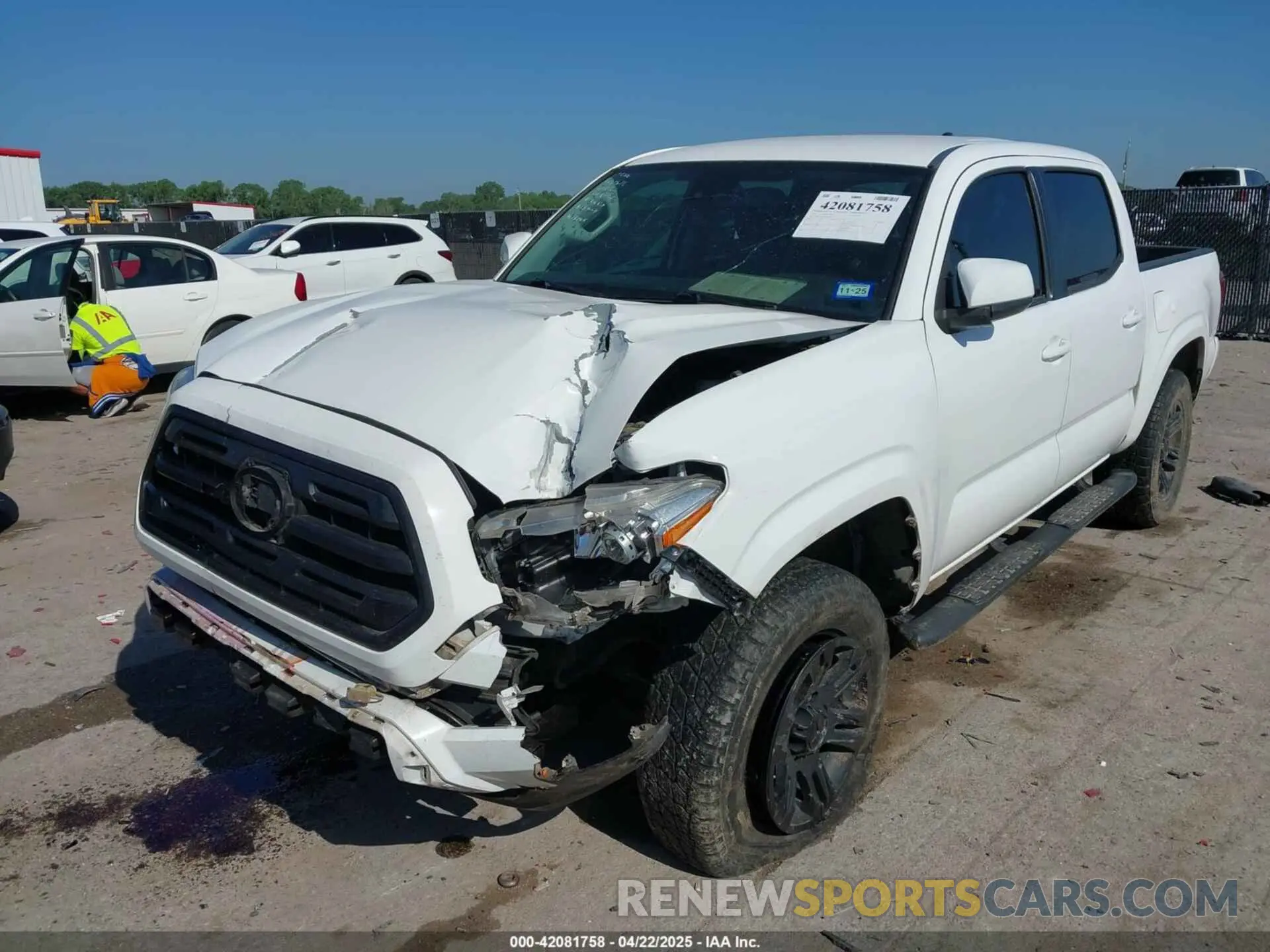 2 fotografías del automóvil dañado 5TFCZ5AN1KX170453 TOYOTA TACOMA 2019
