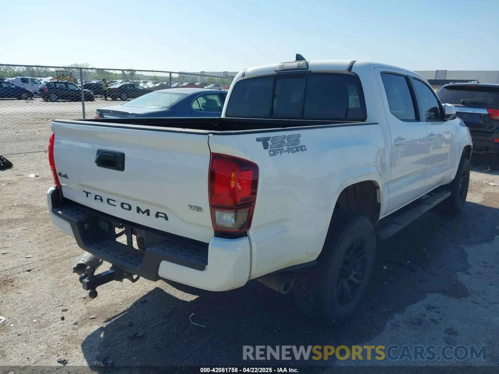 4 fotografías del automóvil dañado 5TFCZ5AN1KX170453 TOYOTA TACOMA 2019