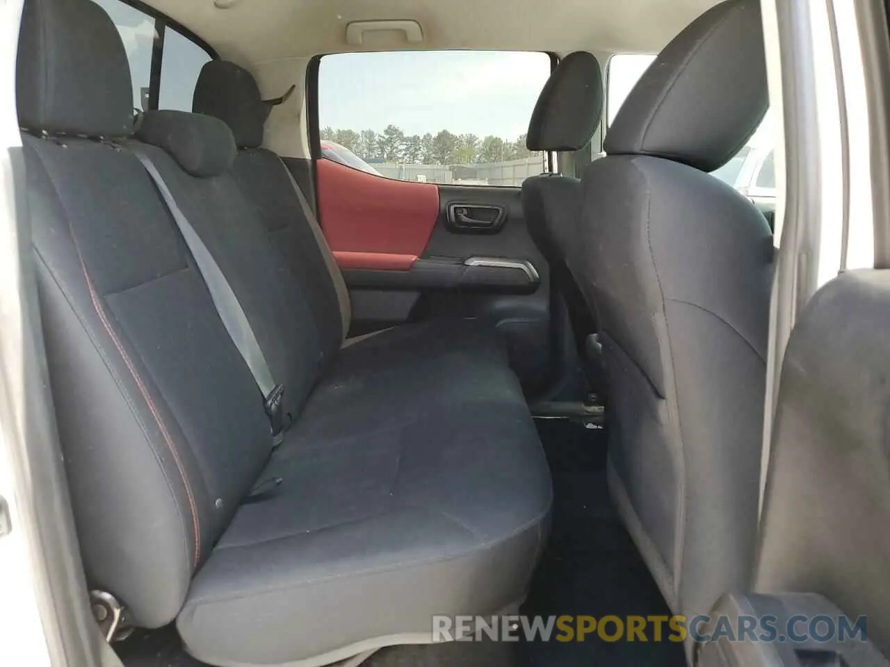 10 fotografías del automóvil dañado 5TFCZ5AN1KX174454 TOYOTA TACOMA 2019
