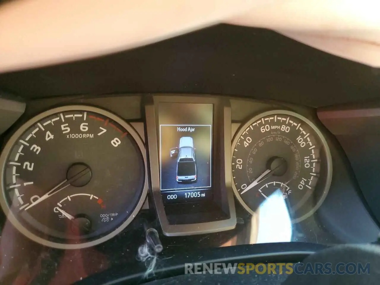 8 fotografías del automóvil dañado 5TFCZ5AN1KX201815 TOYOTA TACOMA 2019