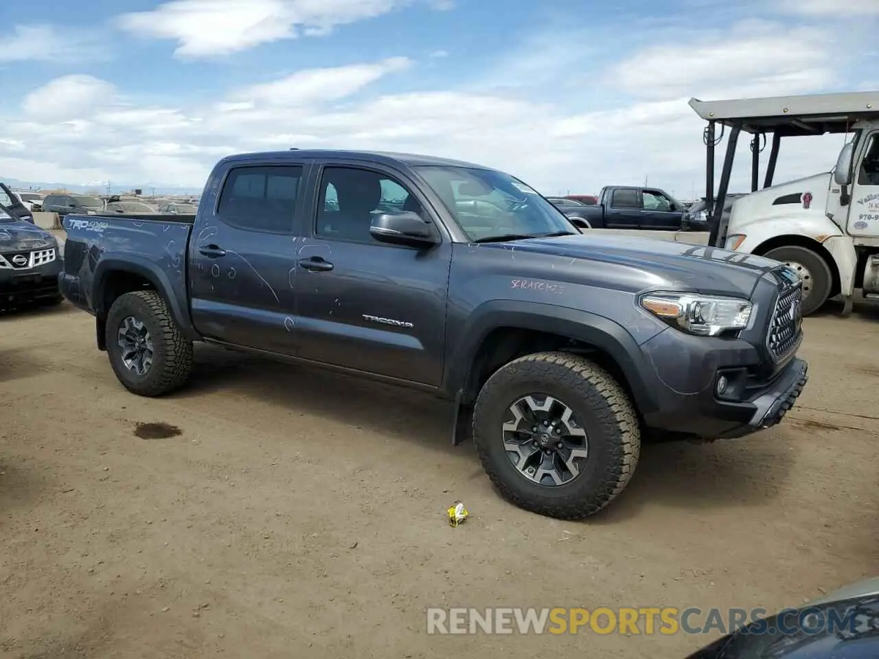 4 fotografías del automóvil dañado 5TFCZ5AN1KX206478 TOYOTA TACOMA 2019