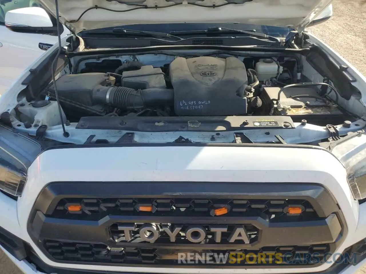 11 fotografías del automóvil dañado 5TFCZ5AN2KX188184 TOYOTA TACOMA 2019