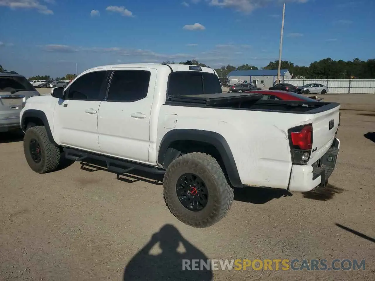 2 fotografías del automóvil dañado 5TFCZ5AN2KX188184 TOYOTA TACOMA 2019