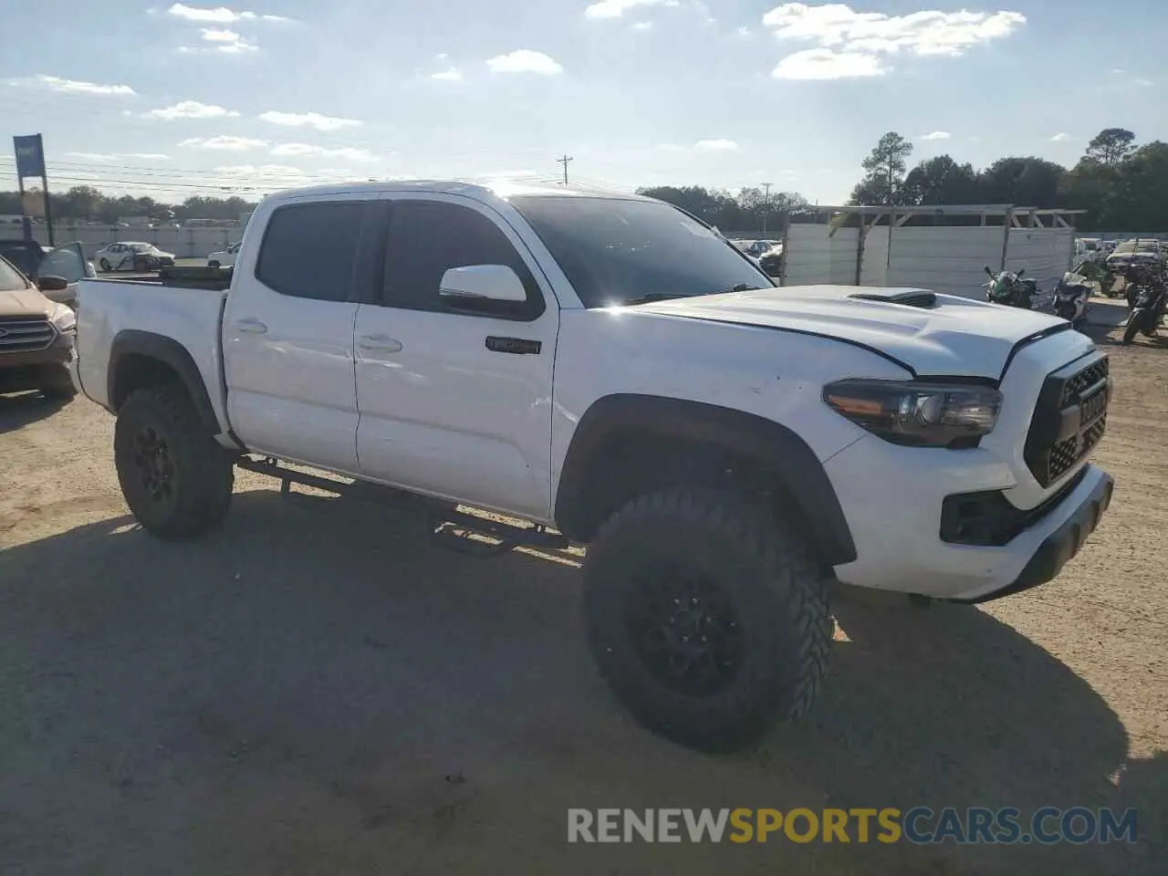 4 fotografías del automóvil dañado 5TFCZ5AN2KX188184 TOYOTA TACOMA 2019