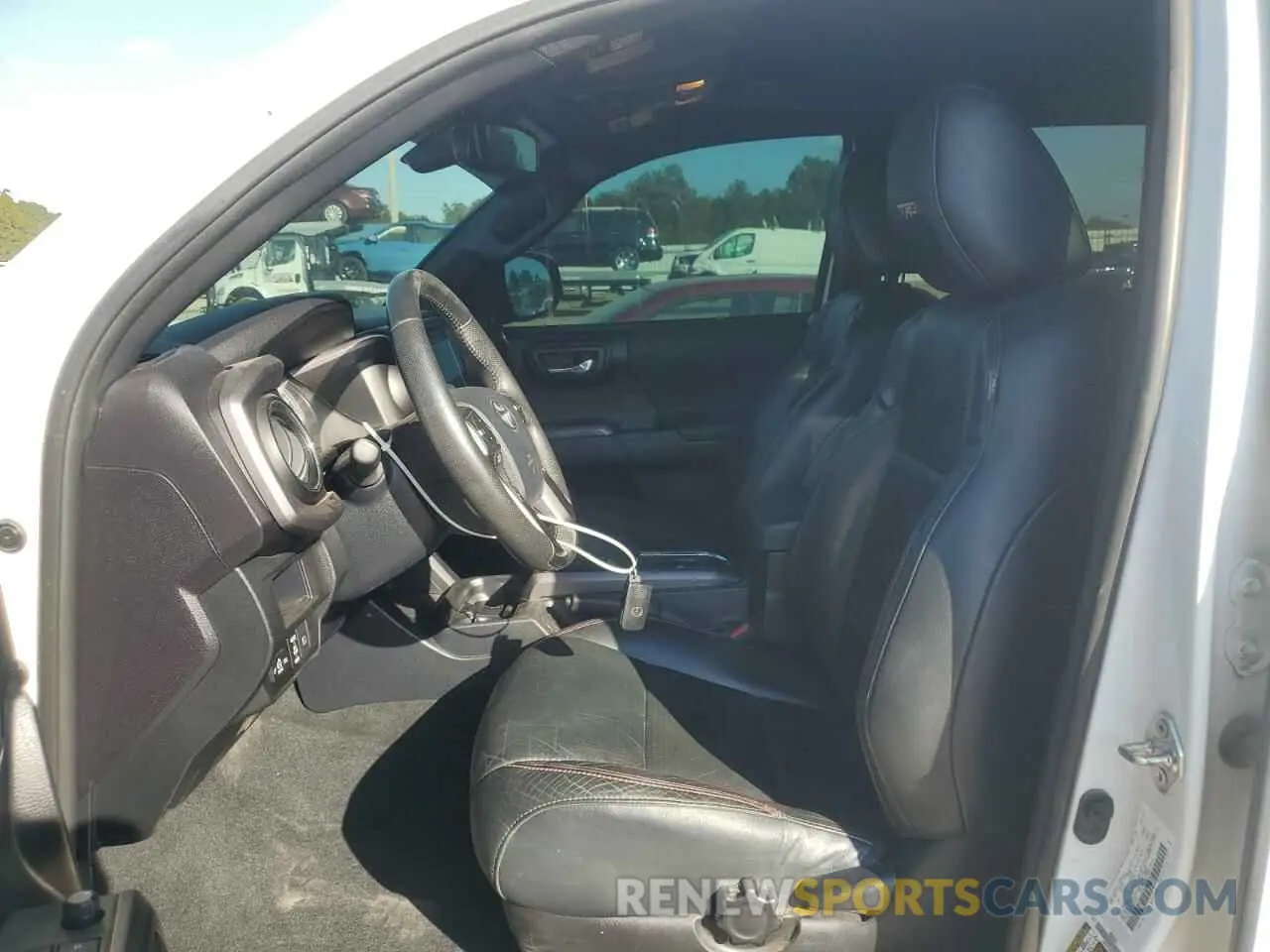 7 fotografías del automóvil dañado 5TFCZ5AN2KX188184 TOYOTA TACOMA 2019