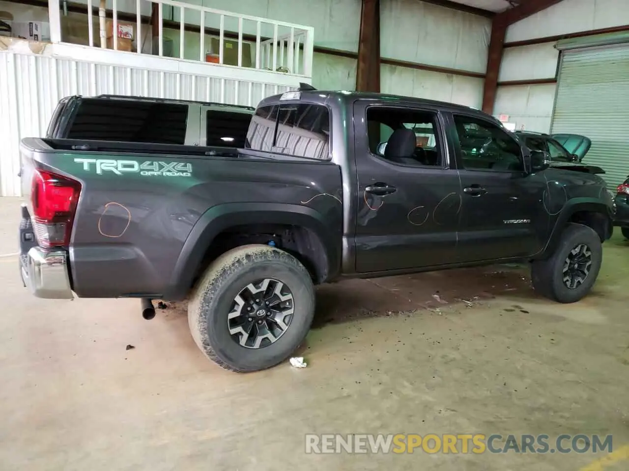 3 fotografías del automóvil dañado 5TFCZ5AN2KX194082 TOYOTA TACOMA 2019