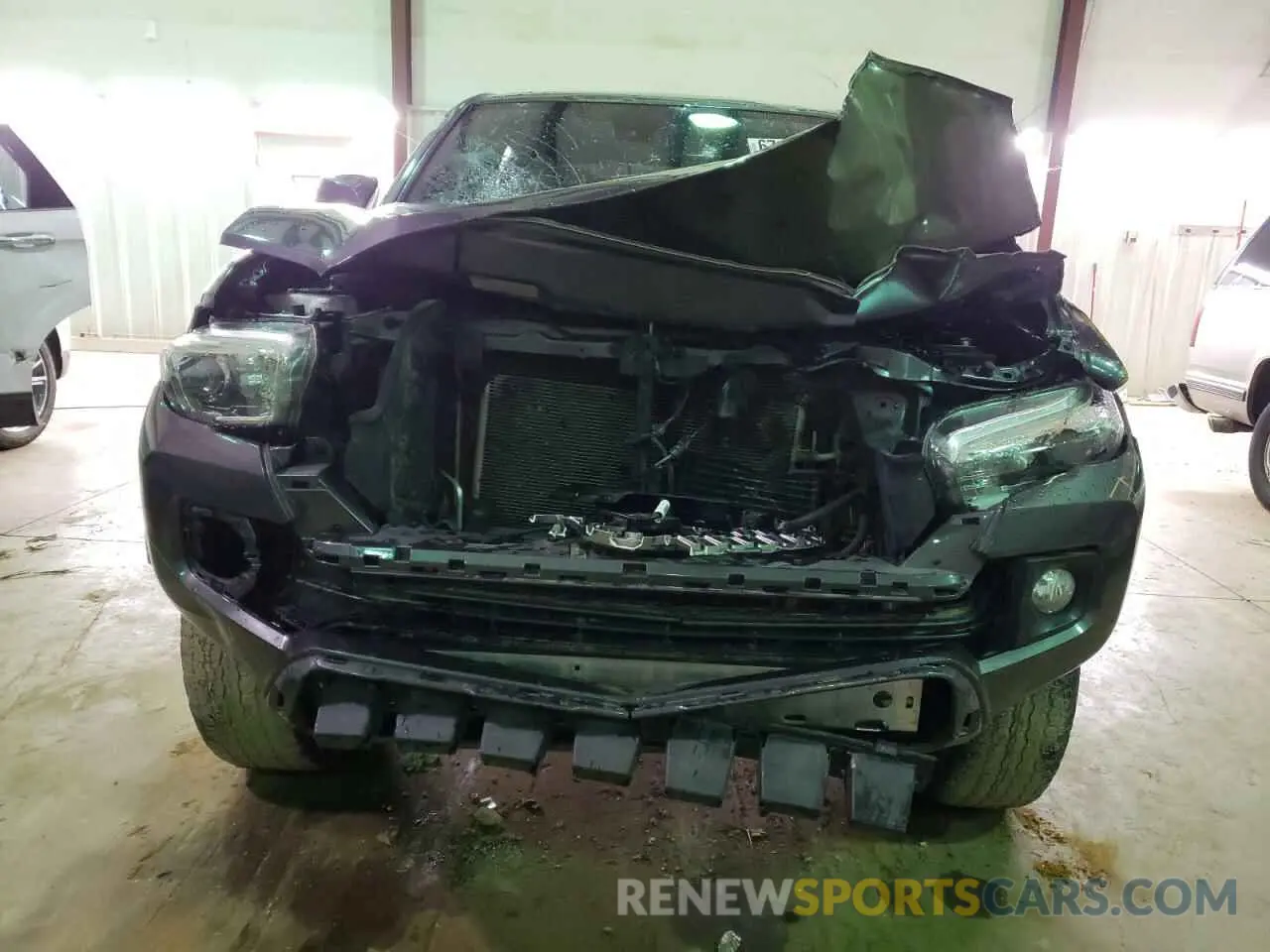5 fotografías del automóvil dañado 5TFCZ5AN2KX194082 TOYOTA TACOMA 2019