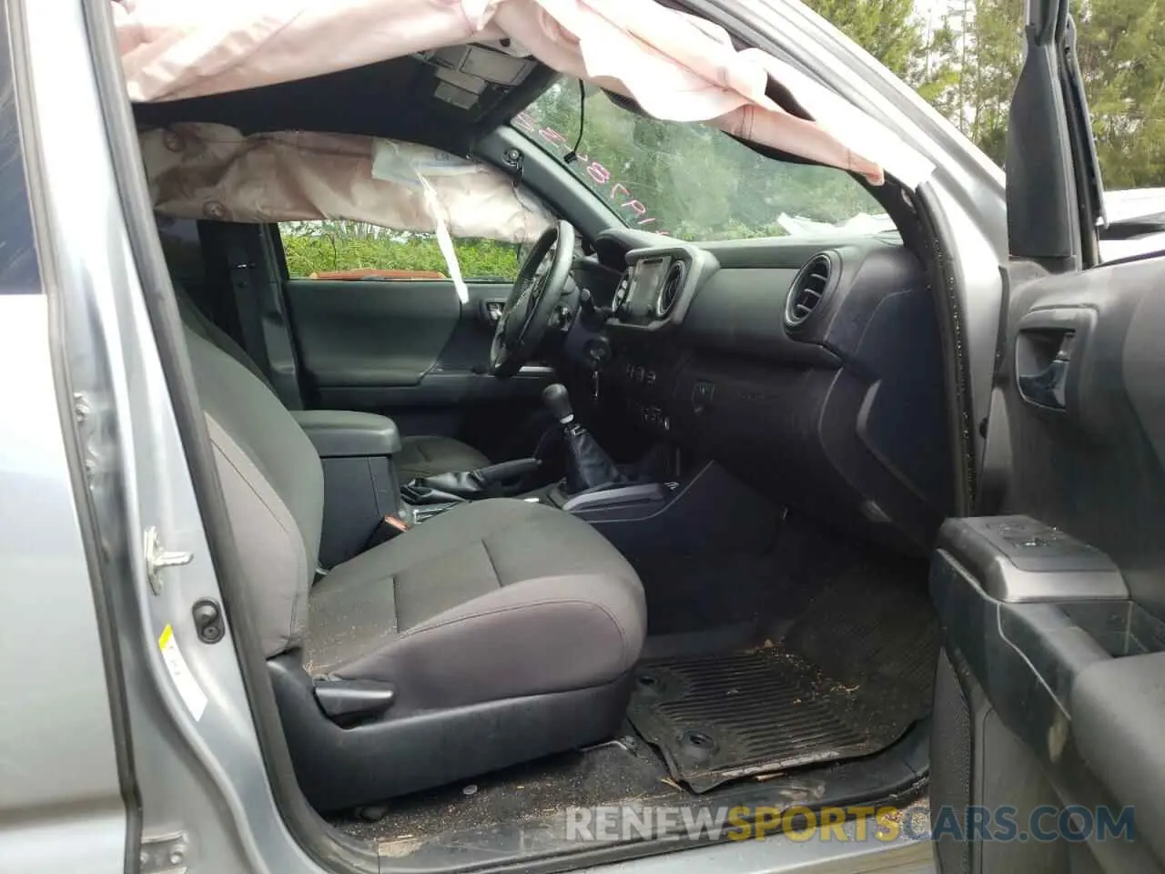 5 fotografías del automóvil dañado 5TFCZ5AN3KX169823 TOYOTA TACOMA 2019