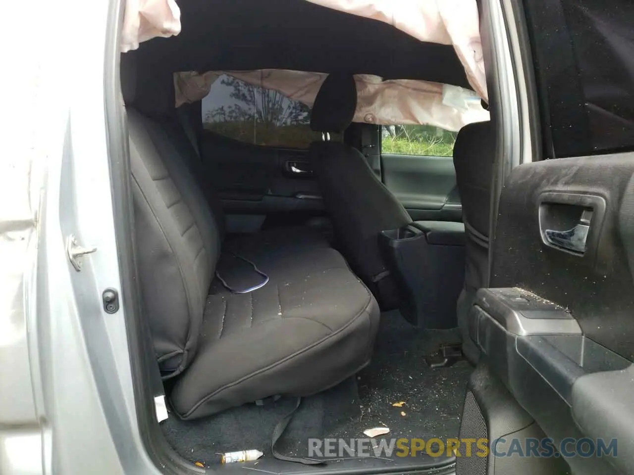 6 fotografías del automóvil dañado 5TFCZ5AN3KX169823 TOYOTA TACOMA 2019
