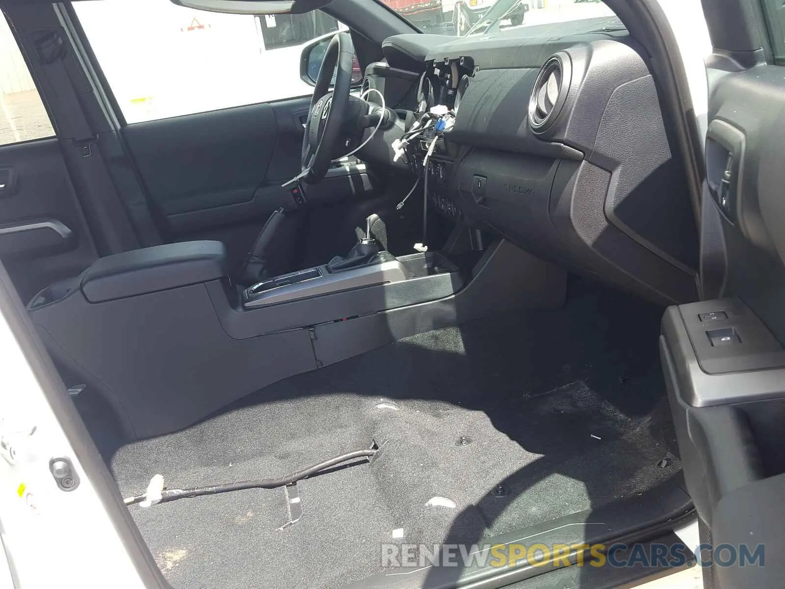 5 fotografías del automóvil dañado 5TFCZ5AN3KX175458 TOYOTA TACOMA 2019