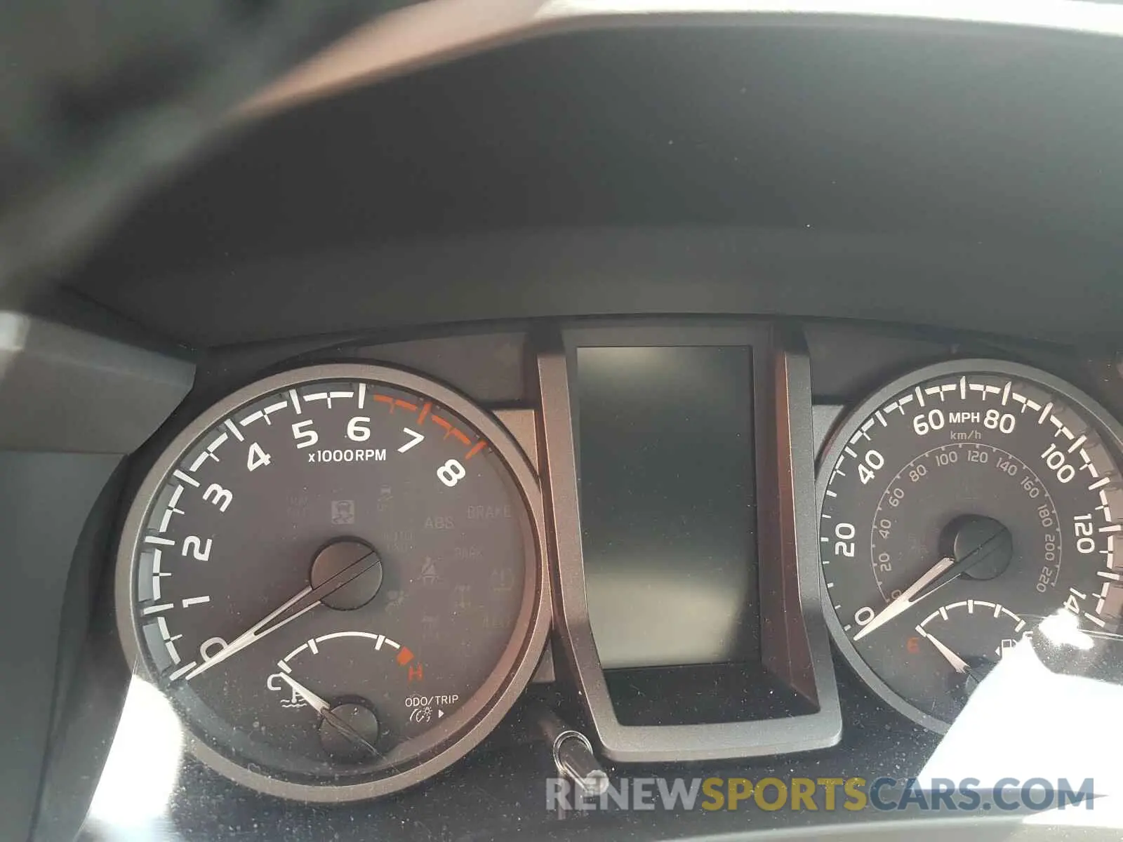 8 fotografías del automóvil dañado 5TFCZ5AN3KX175458 TOYOTA TACOMA 2019