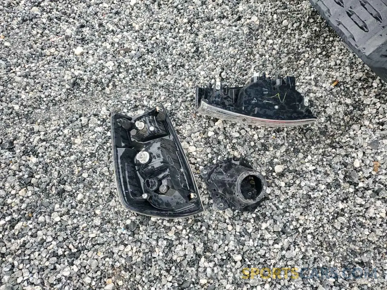 12 fotografías del automóvil dañado 5TFCZ5AN3KX175895 TOYOTA TACOMA 2019