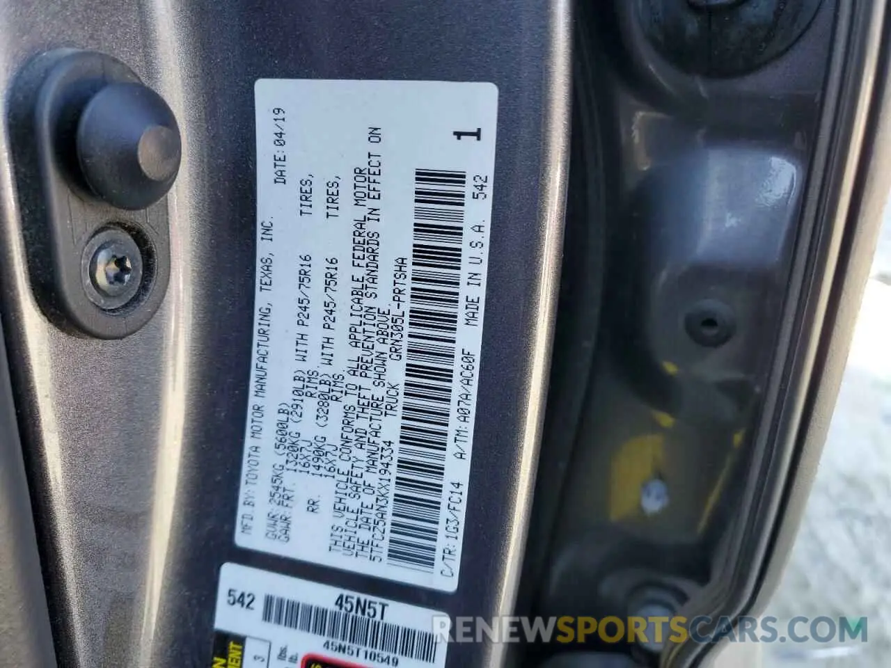 12 fotografías del automóvil dañado 5TFCZ5AN3KX194334 TOYOTA TACOMA 2019