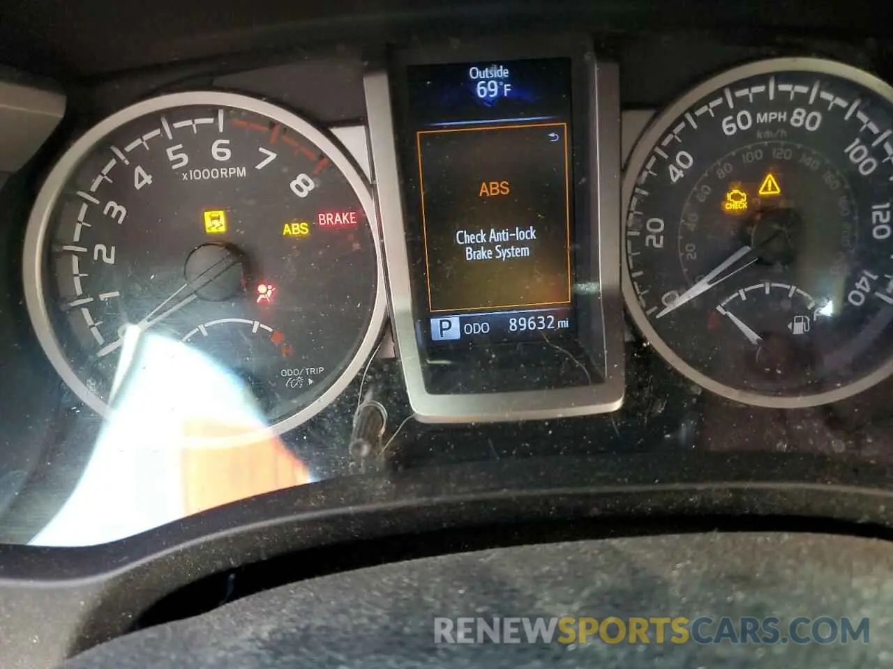 9 fotografías del automóvil dañado 5TFCZ5AN3KX194334 TOYOTA TACOMA 2019