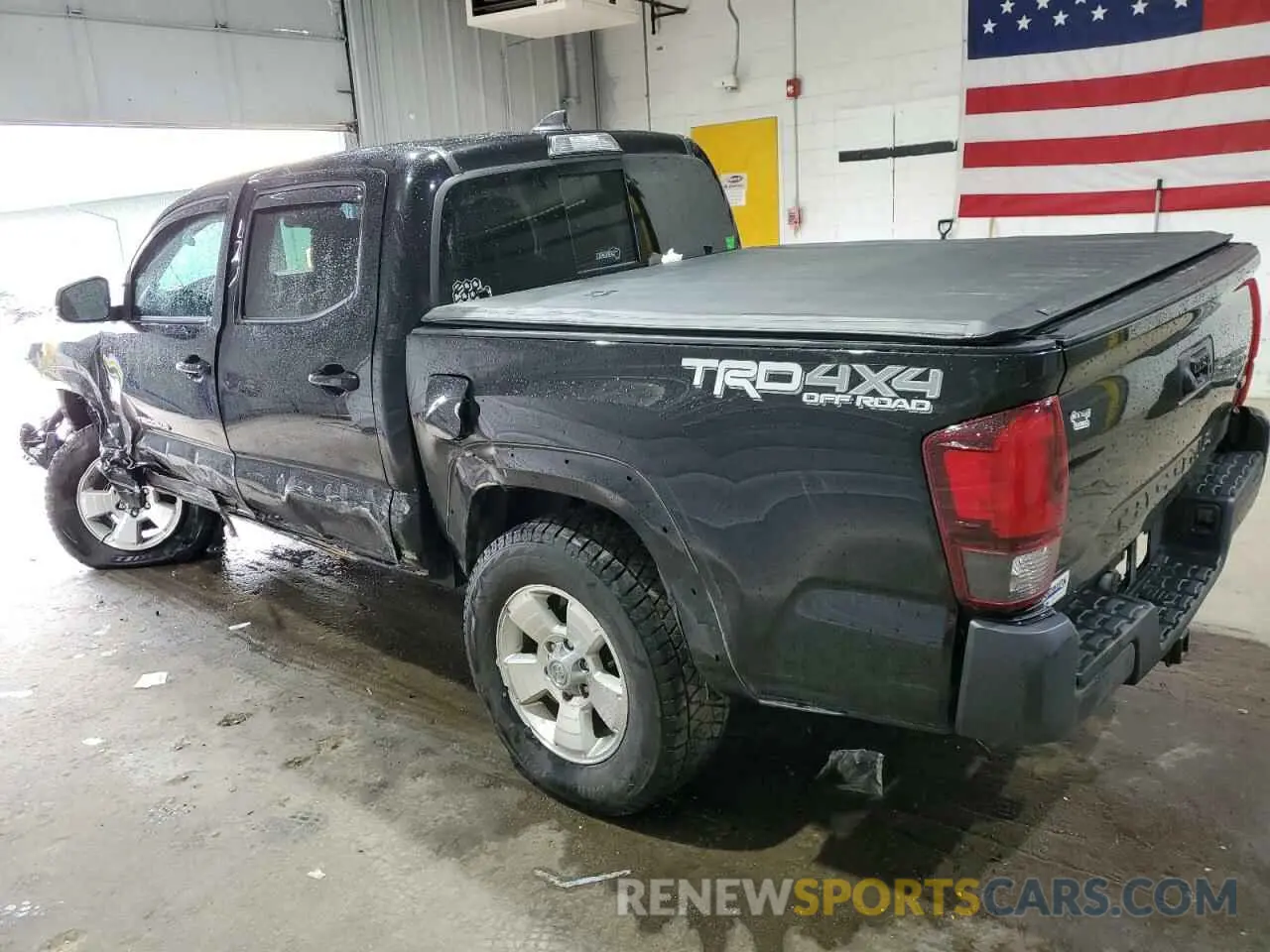 2 fotografías del automóvil dañado 5TFCZ5AN3KX196150 TOYOTA TACOMA 2019