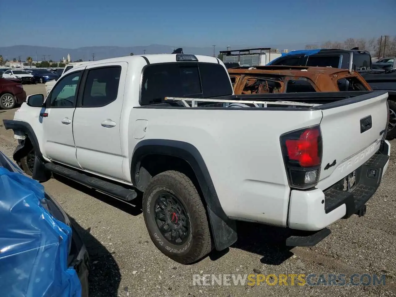 2 fotografías del automóvil dañado 5TFCZ5AN3KX196231 TOYOTA TACOMA 2019