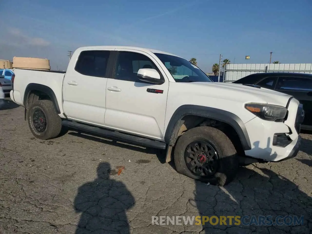 4 fotografías del automóvil dañado 5TFCZ5AN3KX196231 TOYOTA TACOMA 2019