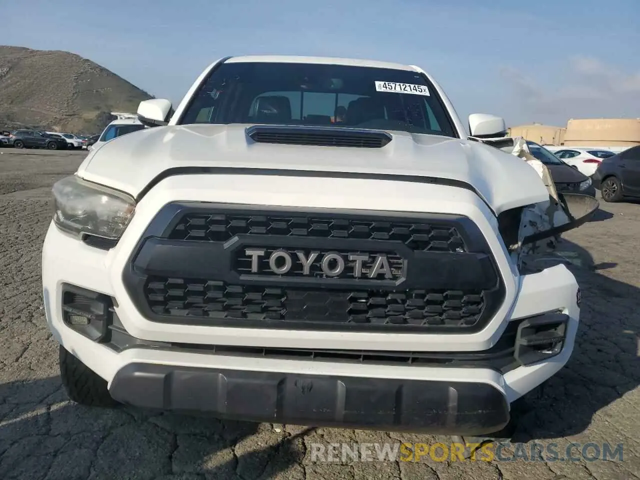 5 fotografías del automóvil dañado 5TFCZ5AN3KX196231 TOYOTA TACOMA 2019