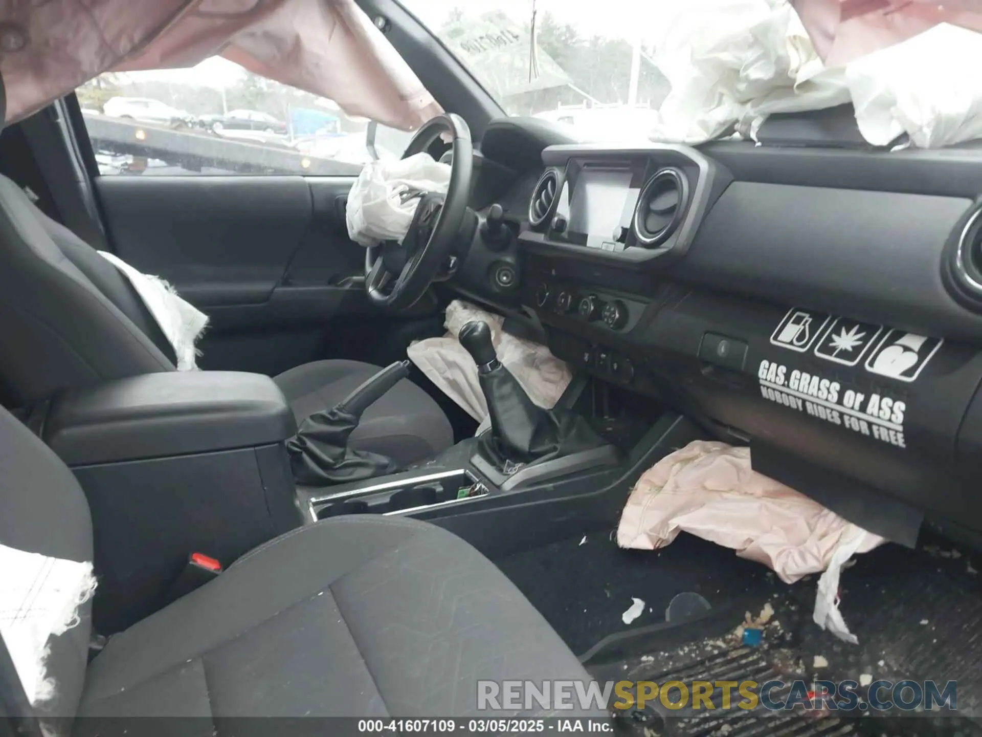 5 fotografías del automóvil dañado 5TFCZ5AN3KX197413 TOYOTA TACOMA 2019