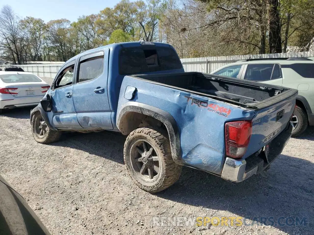 2 fotografías del automóvil dañado 5TFCZ5AN3KX204537 TOYOTA TACOMA 2019