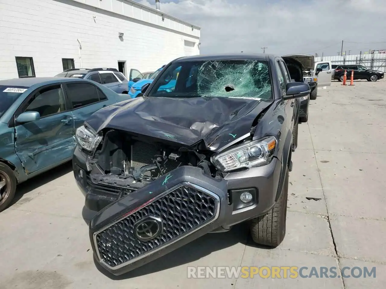 5 fotografías del automóvil dañado 5TFCZ5AN4KX180801 TOYOTA TACOMA 2019