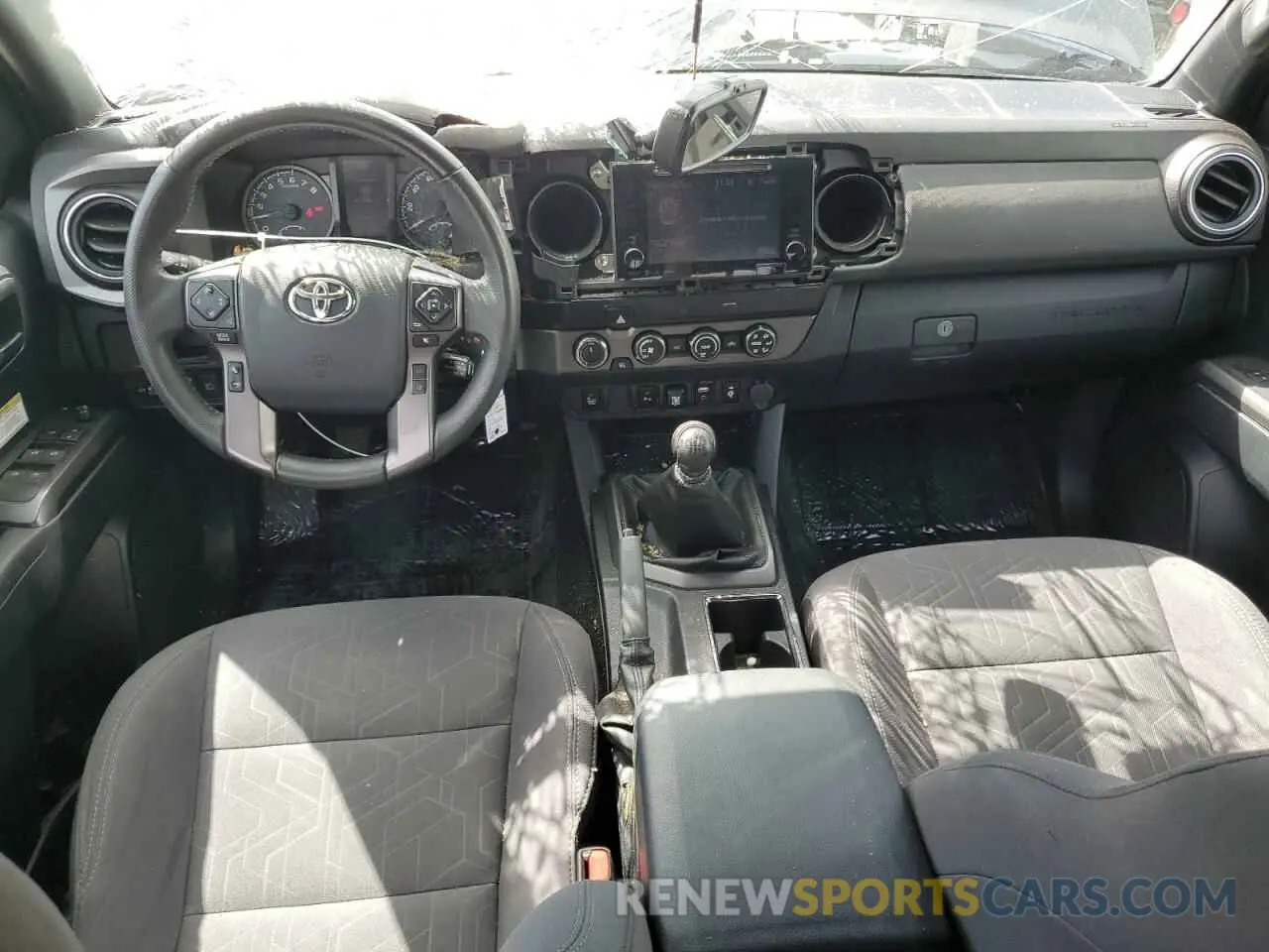8 fotografías del automóvil dañado 5TFCZ5AN4KX180801 TOYOTA TACOMA 2019