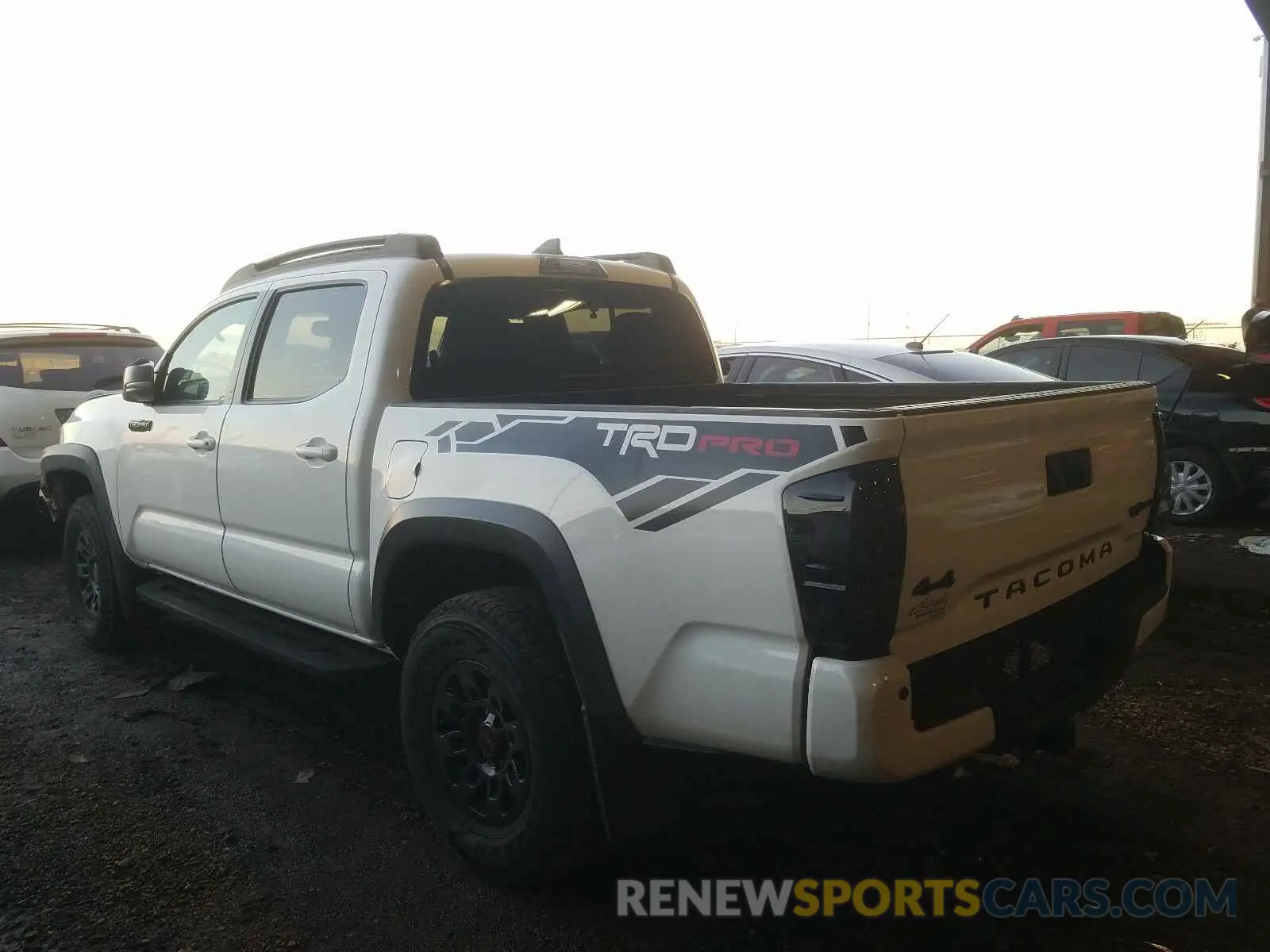 3 fotografías del automóvil dañado 5TFCZ5AN4KX185061 TOYOTA TACOMA 2019