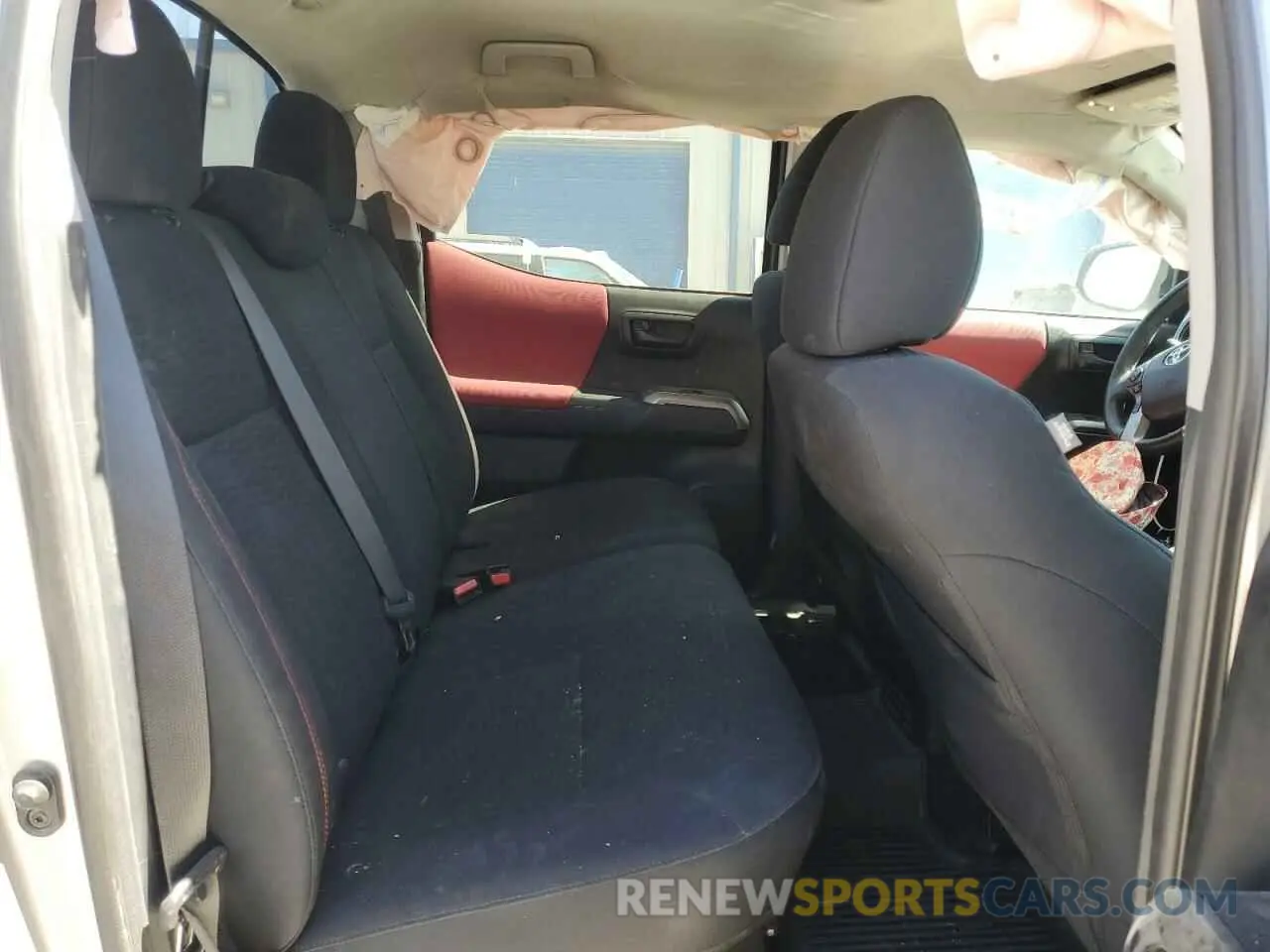 10 fotografías del automóvil dañado 5TFCZ5AN4KX199736 TOYOTA TACOMA 2019