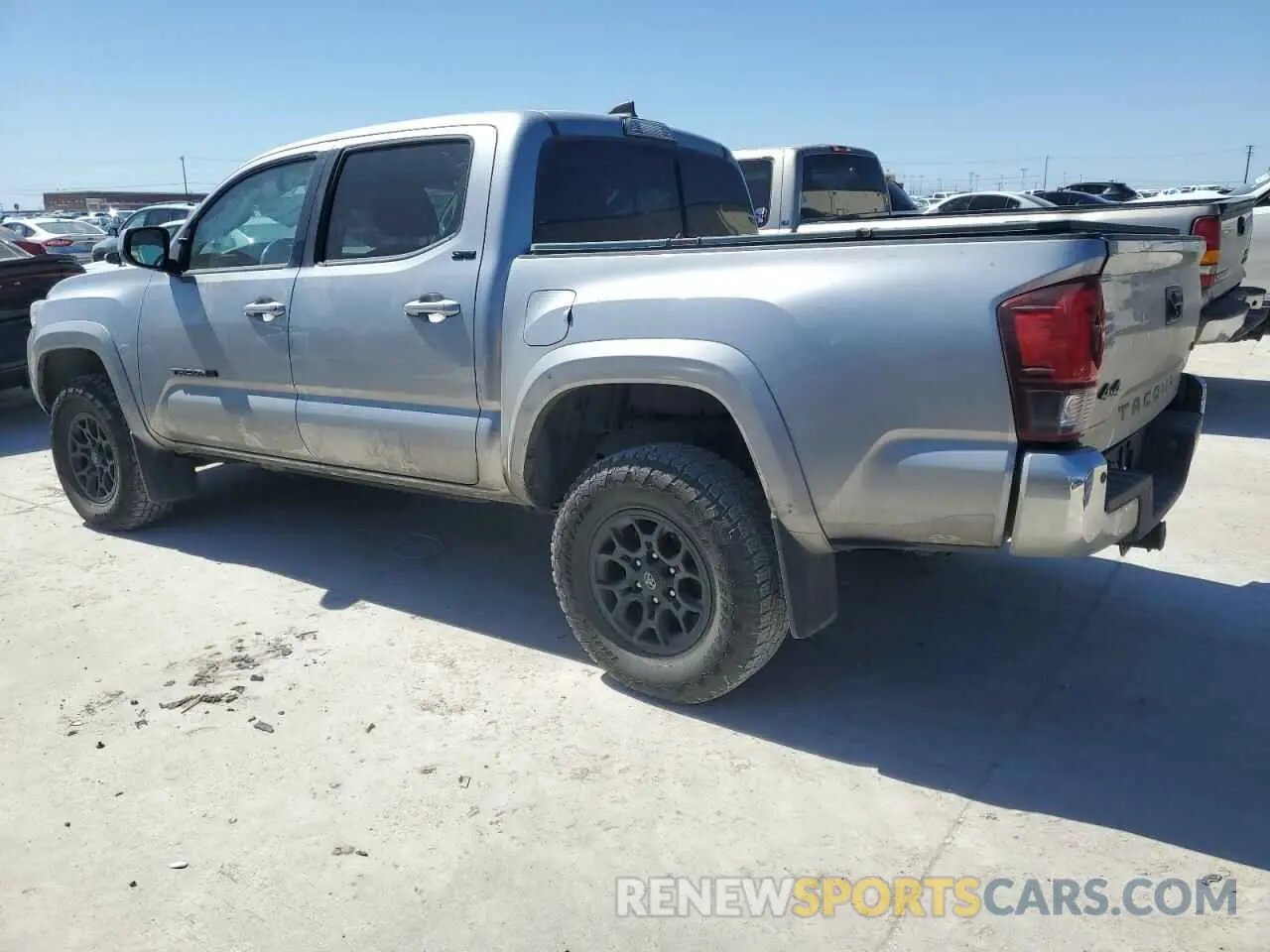 2 fotografías del automóvil dañado 5TFCZ5AN4KX199736 TOYOTA TACOMA 2019