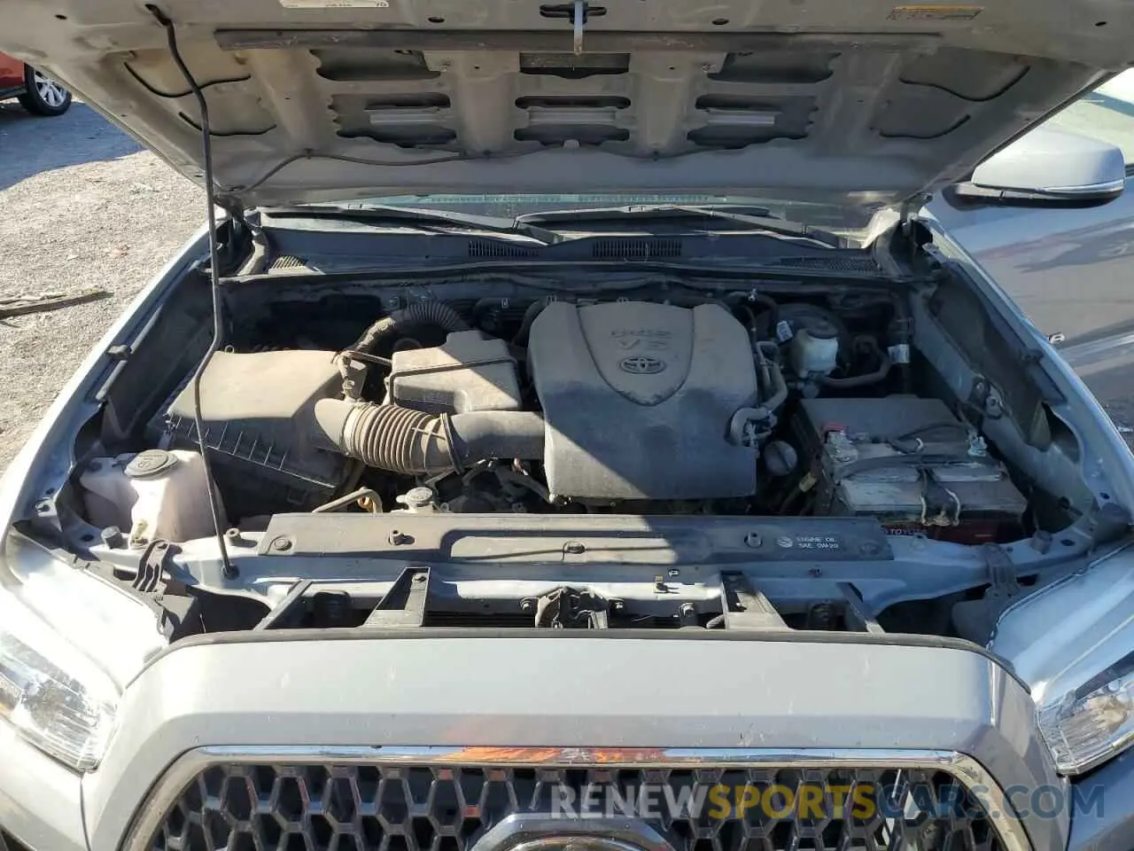 11 fotografías del automóvil dañado 5TFCZ5AN5KX175557 TOYOTA TACOMA 2019