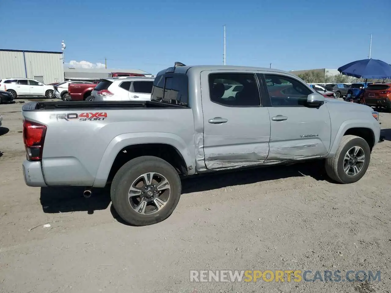 3 fotografías del automóvil dañado 5TFCZ5AN5KX175557 TOYOTA TACOMA 2019