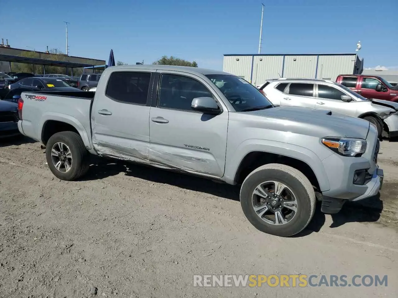 4 fotografías del automóvil dañado 5TFCZ5AN5KX175557 TOYOTA TACOMA 2019