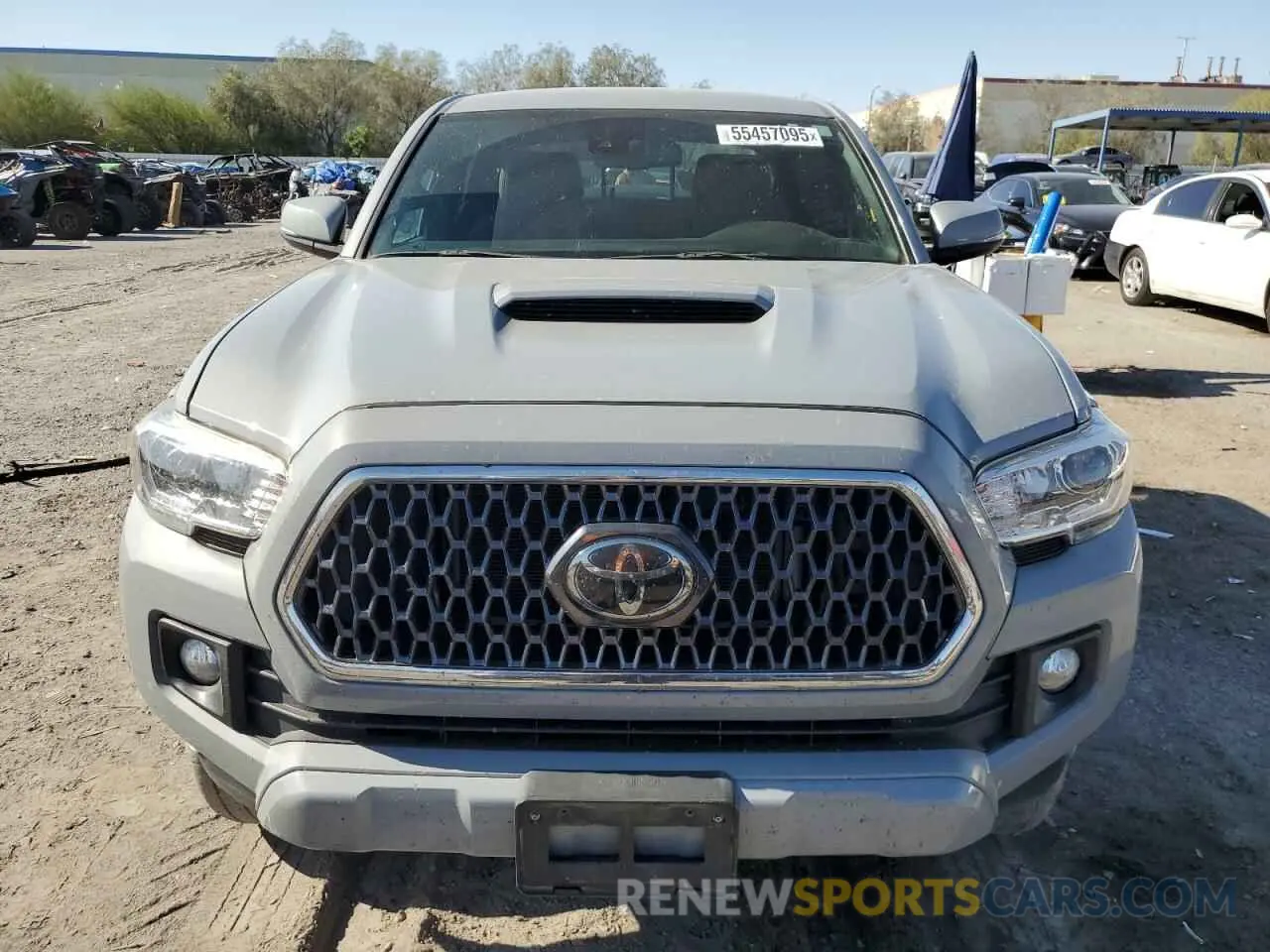 5 fotografías del automóvil dañado 5TFCZ5AN5KX175557 TOYOTA TACOMA 2019