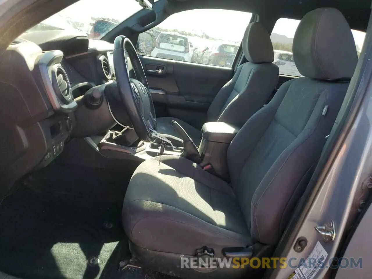 7 fotografías del automóvil dañado 5TFCZ5AN5KX175557 TOYOTA TACOMA 2019