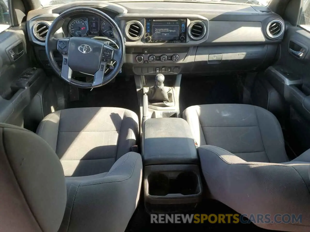 8 fotografías del automóvil dañado 5TFCZ5AN5KX175557 TOYOTA TACOMA 2019