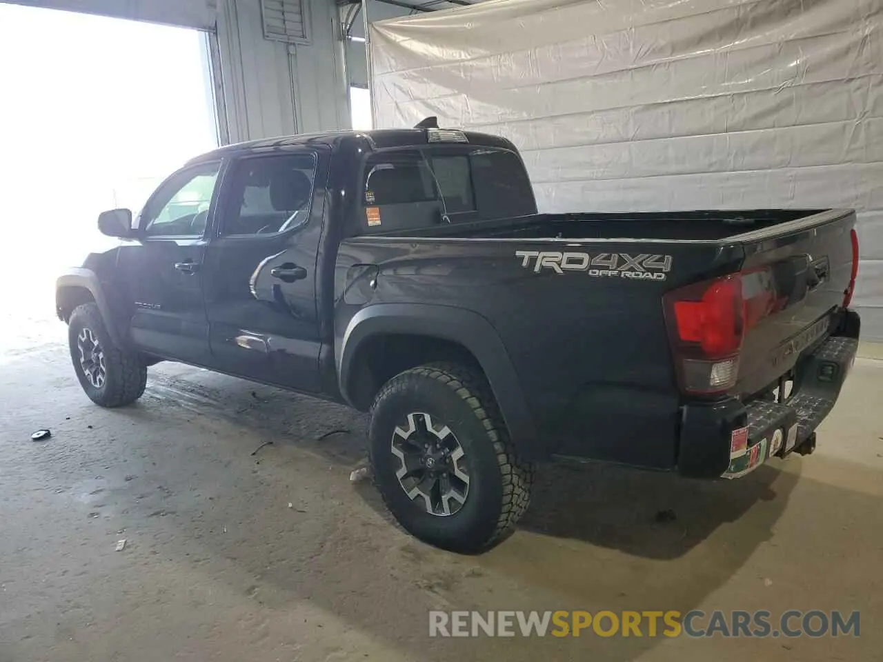 2 fotografías del automóvil dañado 5TFCZ5AN5KX185683 TOYOTA TACOMA 2019