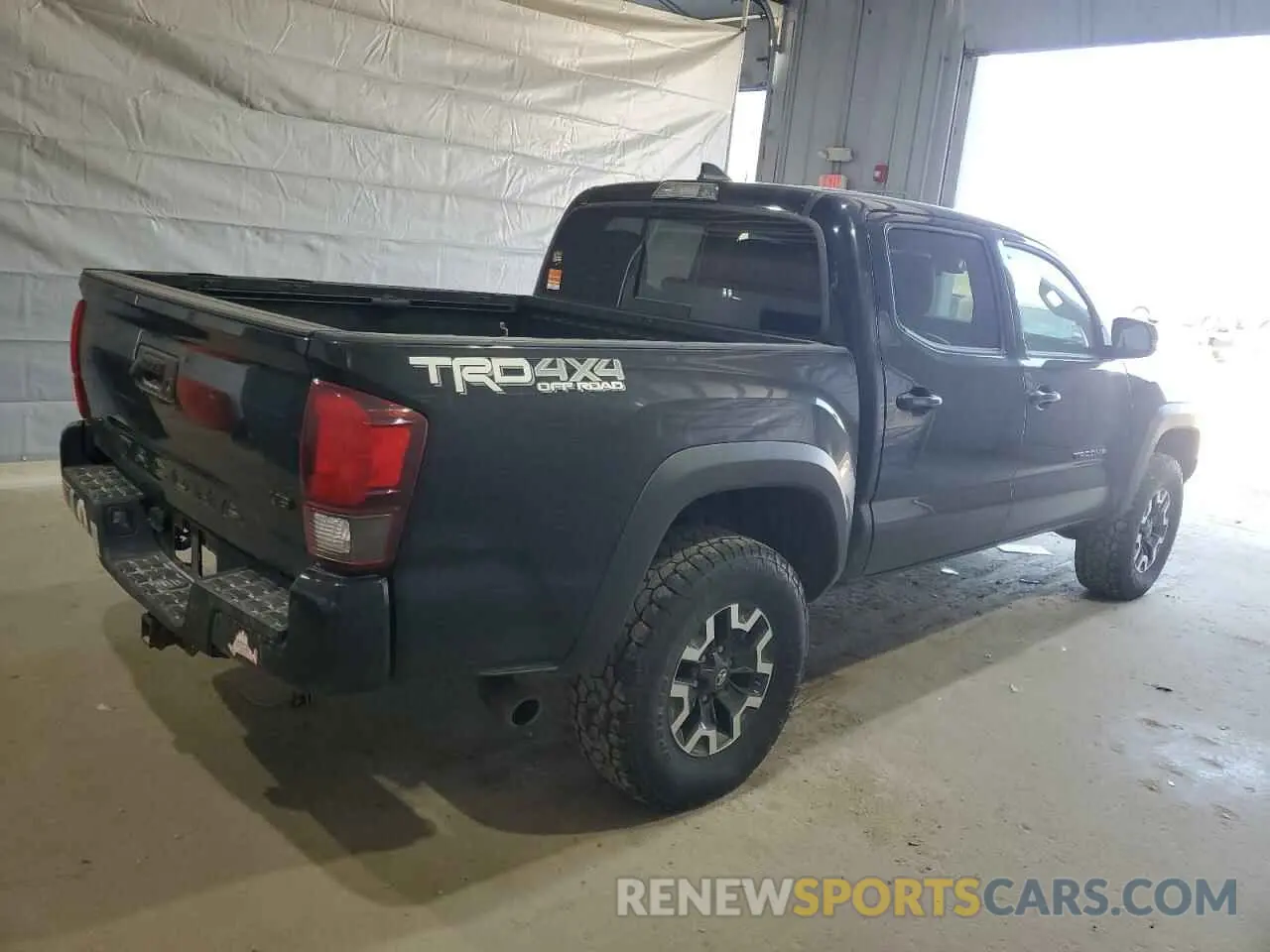 3 fotografías del automóvil dañado 5TFCZ5AN5KX185683 TOYOTA TACOMA 2019