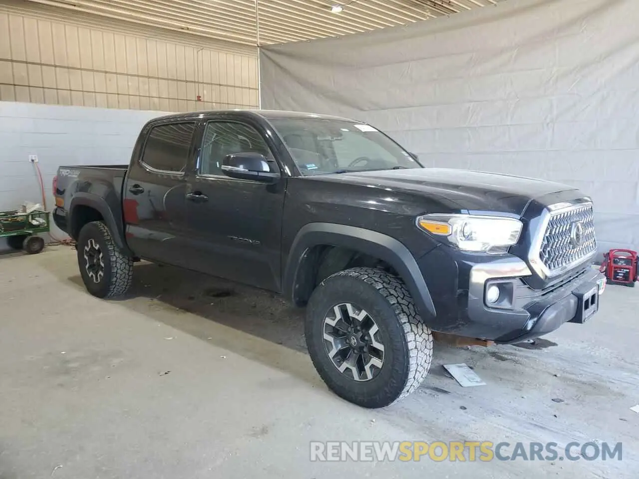 4 fotografías del automóvil dañado 5TFCZ5AN5KX185683 TOYOTA TACOMA 2019