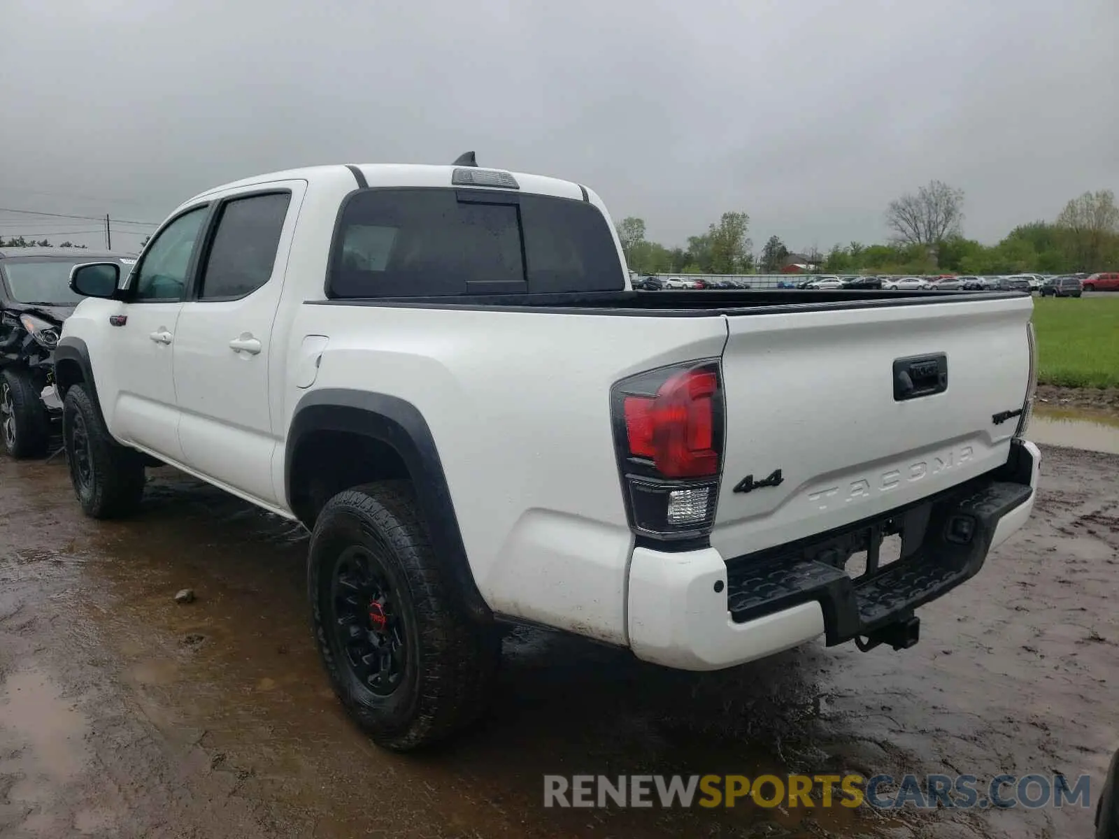 3 fotografías del automóvil dañado 5TFCZ5AN5KX195128 TOYOTA TACOMA 2019