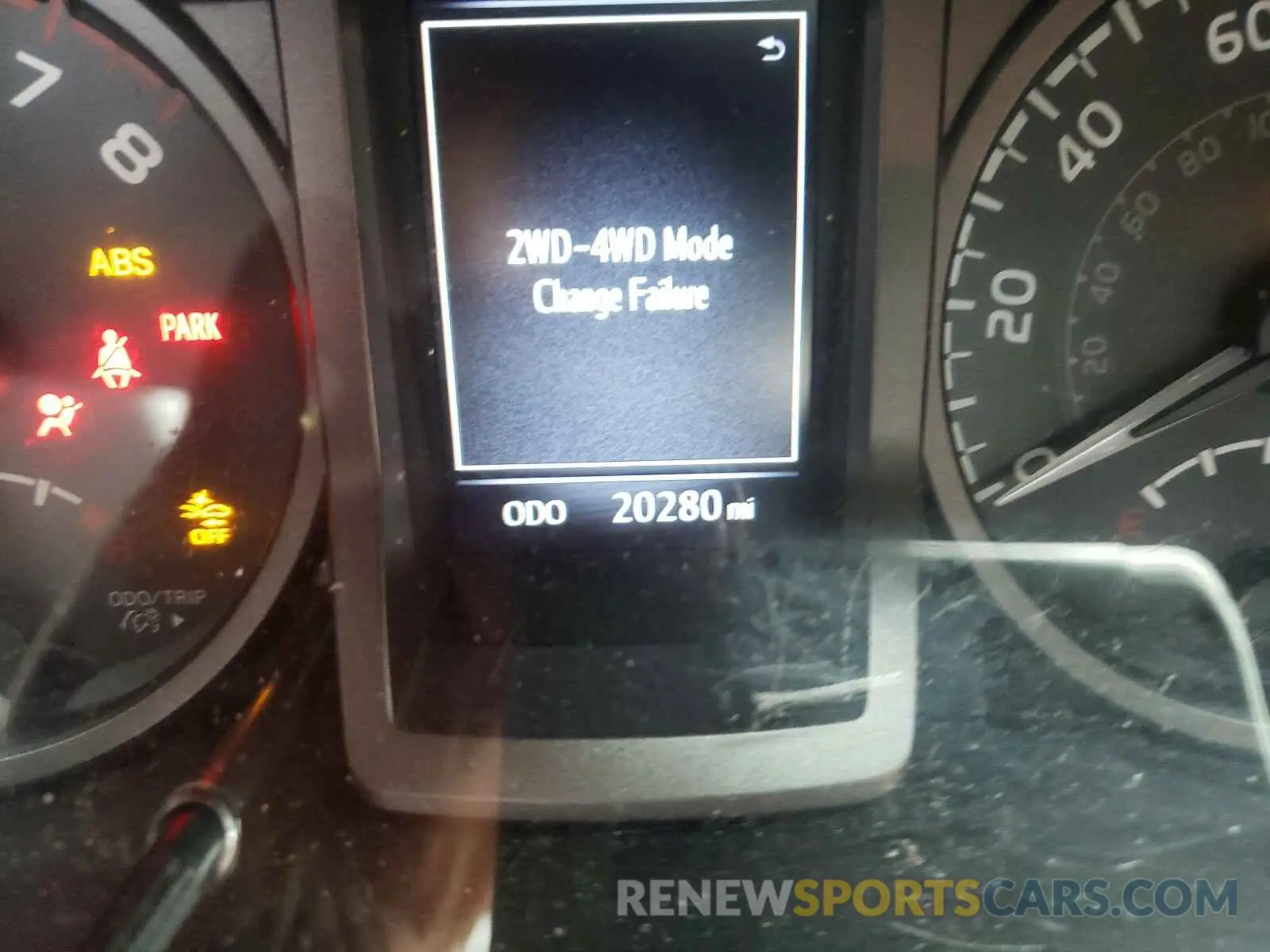 8 fotografías del automóvil dañado 5TFCZ5AN5KX195128 TOYOTA TACOMA 2019