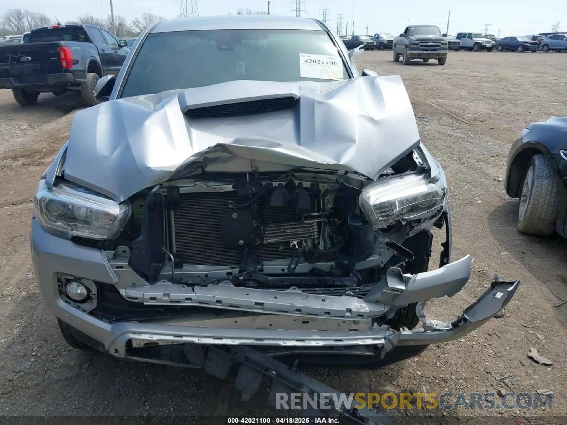 12 fotografías del automóvil dañado 5TFCZ5AN5KX195629 TOYOTA TACOMA 2019