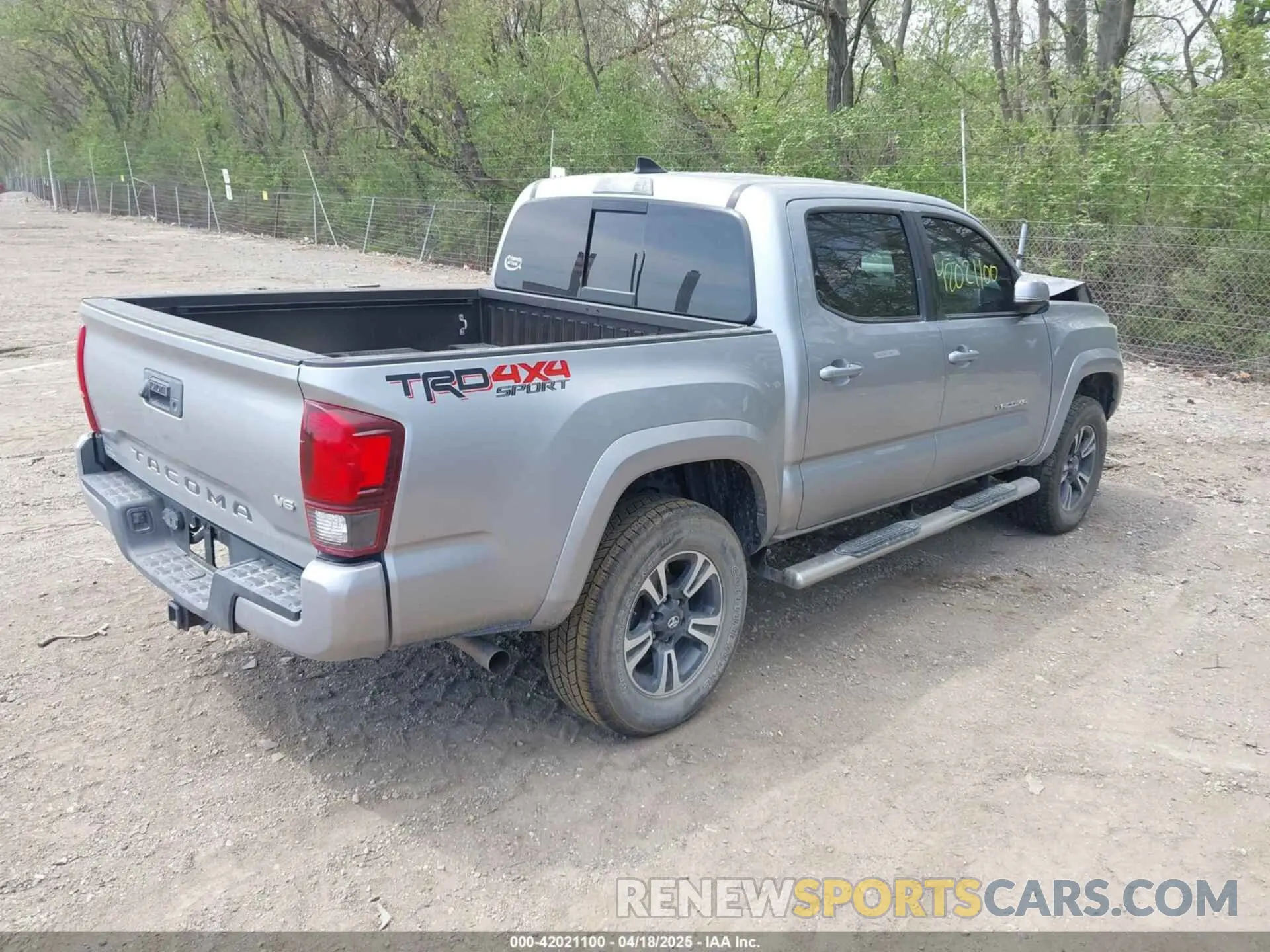 4 fotografías del automóvil dañado 5TFCZ5AN5KX195629 TOYOTA TACOMA 2019