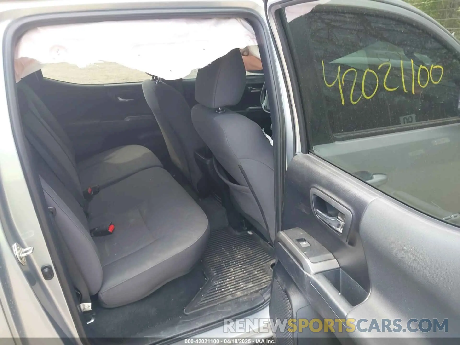 8 fotografías del automóvil dañado 5TFCZ5AN5KX195629 TOYOTA TACOMA 2019
