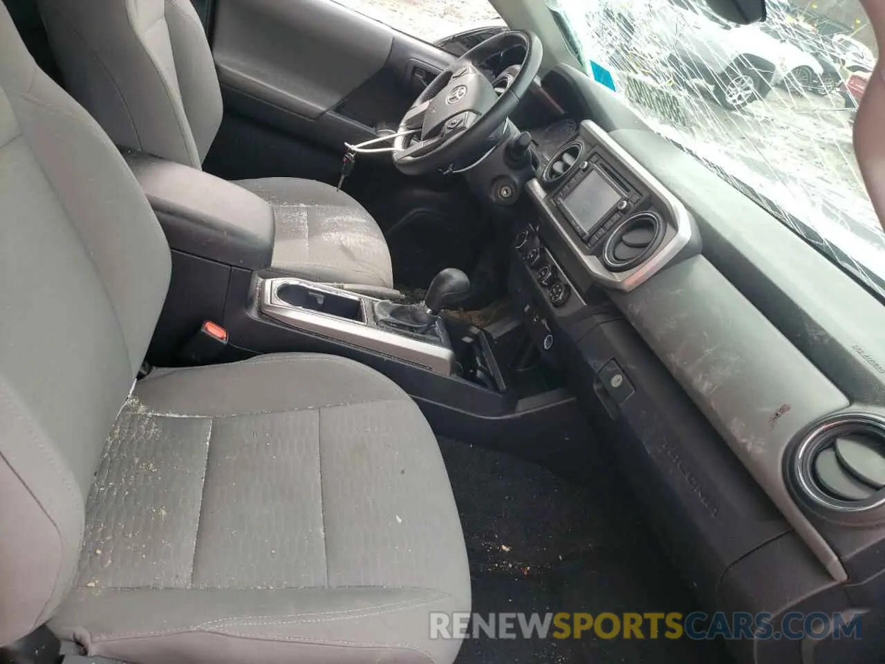 5 fotografías del automóvil dañado 5TFCZ5AN6KX182985 TOYOTA TACOMA 2019